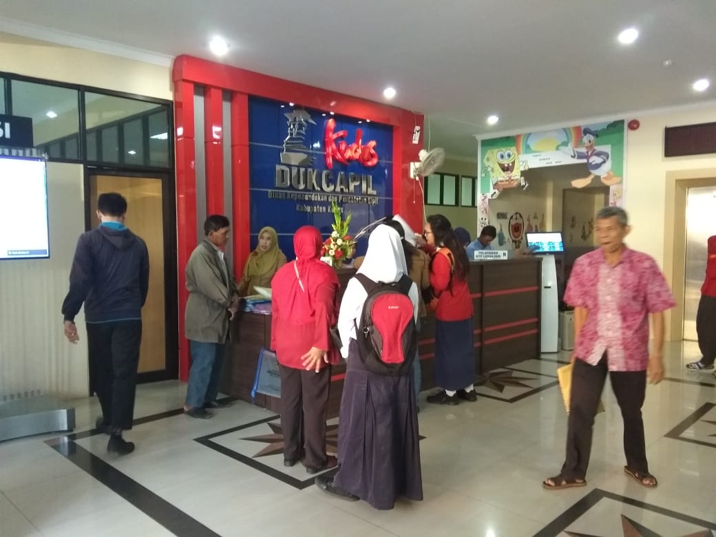 dukcapilkudus's tweet photo. Aktivitas pagi ini di DINAS DUKCAPIL KUDUS pemohon legalisir sudah mulai memadati nih gaes. 
@pututwinarno09
@dukcapil_jateng
#GISA #GerakanIndonesiaSadarAdminduk #kuduskekinian #kudusupdate #dukcapilkudus #PelayananDukcapilKudus https://t.co/lotzdyTIpm