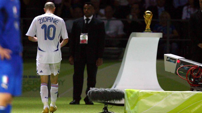 Myriam_Bensalah's tweet photo. Suite à l'élimination de l'#Espagne en 8èmes de Finale de la #CM2018 l'Espagnol #Iniesta annonce sa retraite internationale. Cette image me remémore l'instant que nous avions vécu lors de la #CM2006 quand @ZidaneOfficial_ pris sa retraite juste après son fameux "coup de boule" ! https://t.co/fI9OcQM9zC