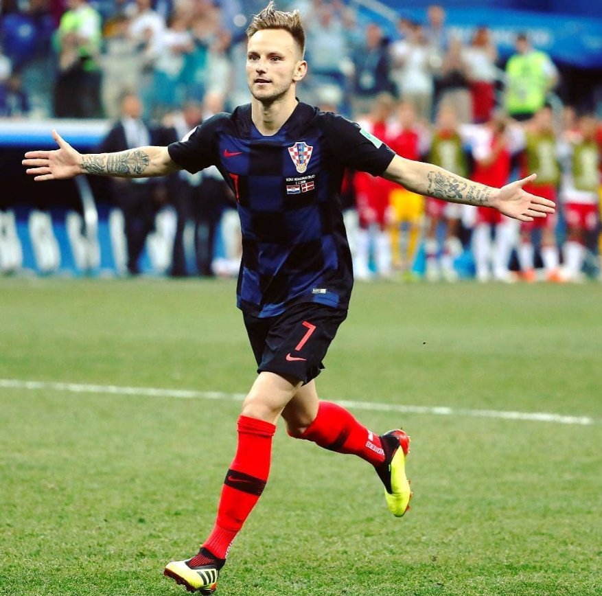 InvictosSomos's tweet photo. Normal que se hable mucho de Luka Modric, pero el Mundial que está firmando Ivan Rakitic es ESCANDALOSO. Hoy, no solo hizo un partidazo ante Dinamarca, también convirtió el penal que puso a Croacia en los Cuartos de Final. Qué jugadorazo. #CRO #Rusia2018 https://t.co/raVxkthcrn