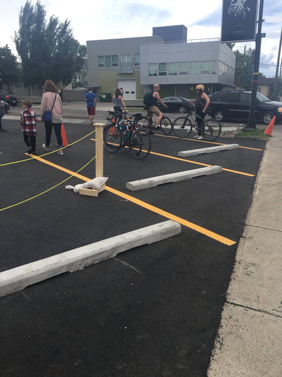 YYCBikePints's tweet photo. Back to @DandyAlesYYC and bike parking is at capacity. We have claimed a space #yycbike https://t.co/qHJy3frI2r