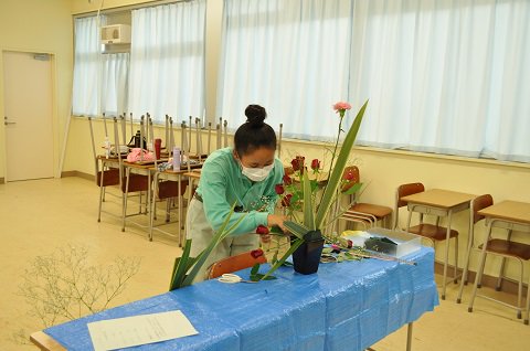 _Yoshidajima_'s tweet image. 「フラワーアレンジメントコンテスト」
6月28日（木）に第17回フラワーアレンジメントコンテスト校内大会を実施しました。上位5名が8月に開催される県大会に進めます。生徒たちは、日ごろの練習の成果を発揮し、創造性あふれる作品を作っていました。代表になった皆さんは、県大会でも頑張りましょう。