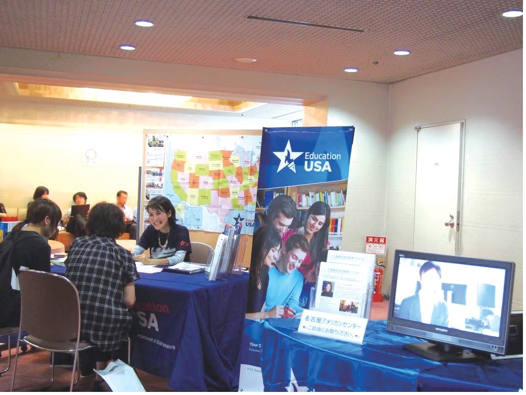在名古屋米国領事館首席領事 アメリカ留学フェア 参加者募集中 7月22日 日 12 00 16 00 名古屋国際センター アメリカの大学担当者との個人相談 奨学金や英語テストのセミナー 面談ブースなど カナダ留学説明会も同時開催 オンライン登録で記念品