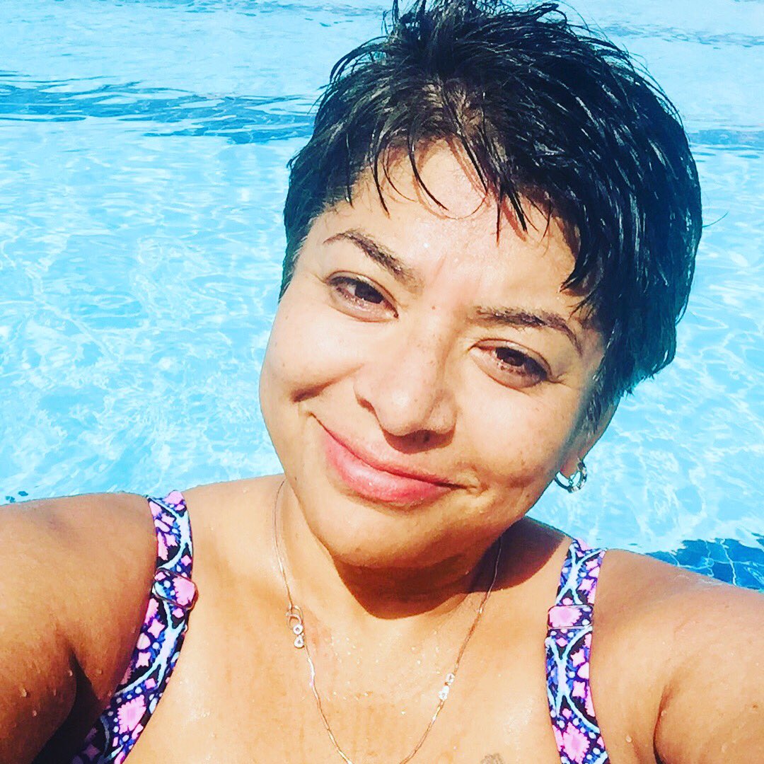 LittlemRX's tweet image. So the pool opens at 6, a paper sign says 10-9. I’m there at 10:30. Pool padlocked. Me #pooladventures💦 Haha 😈