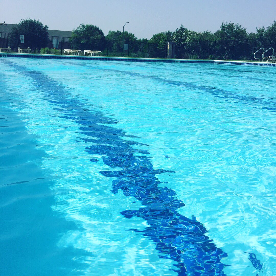 LittlemRX's tweet image. So the pool opens at 6, a paper sign says 10-9. I’m there at 10:30. Pool padlocked. Me #pooladventures💦 Haha 😈