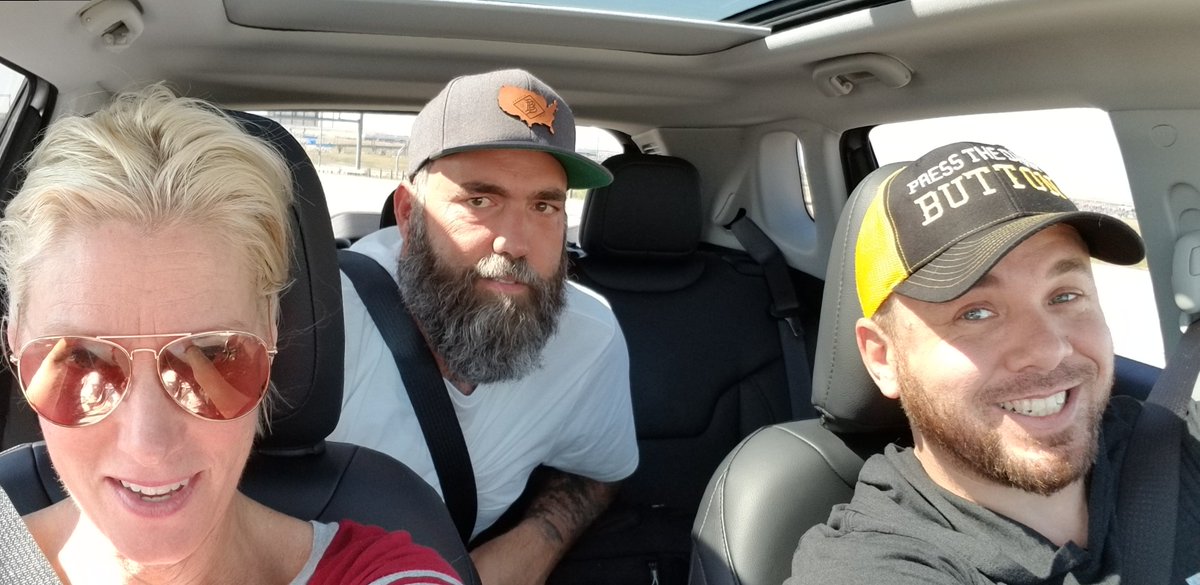 MiaVossOnTheGo's tweet photo. This was a fun ride for all! @iSocialFanz @demianross and more had a great time getting around #Denver in the 2018 @Jeep #Compass! #Sponsored #Jeep #SMDayDen #MiaOnTheGo https://t.co/jPUiuO8Jac