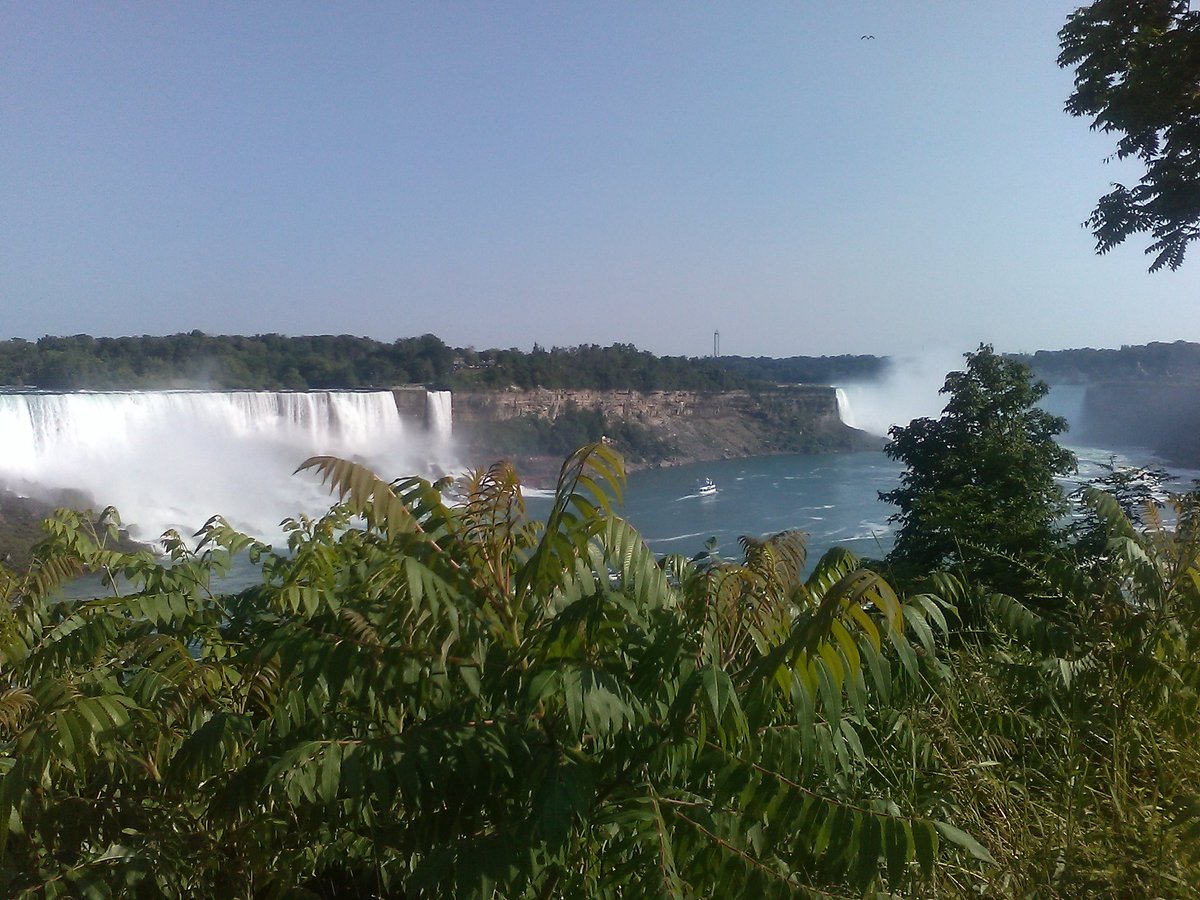 roaddogpub's tweet photo. We don't just publish books. Road Dog Rides. A little waterfall betwixt Canada and the USA. #adventuretravel #niagara @bijoulatina @vjmcna @Asphaltanddirt @BOWLANDJULIE https://t.co/xemVDgB29j