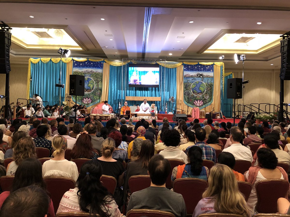 AmmaChimes's tweet image. Amma on stage @ Washington DC