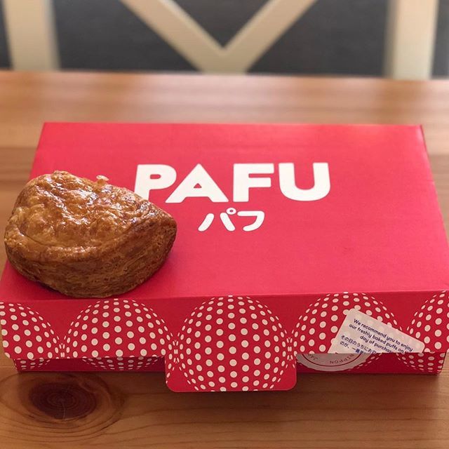 CBD2017's tweet photo. Have you tried this Japanese DESSERT? 🤤🥧👏 @pafuaus is made with Pink Fuji apples combined with a creamy vanilla custard filling 🍎🍎 These have finally landed in AUS 📍 #dessert #food #desserts #sydneyfoodie #yum #yummy #amazing #instagood #instafoo… https://t.co/UbKUAgSujs https://t.co/Typpujd8P7