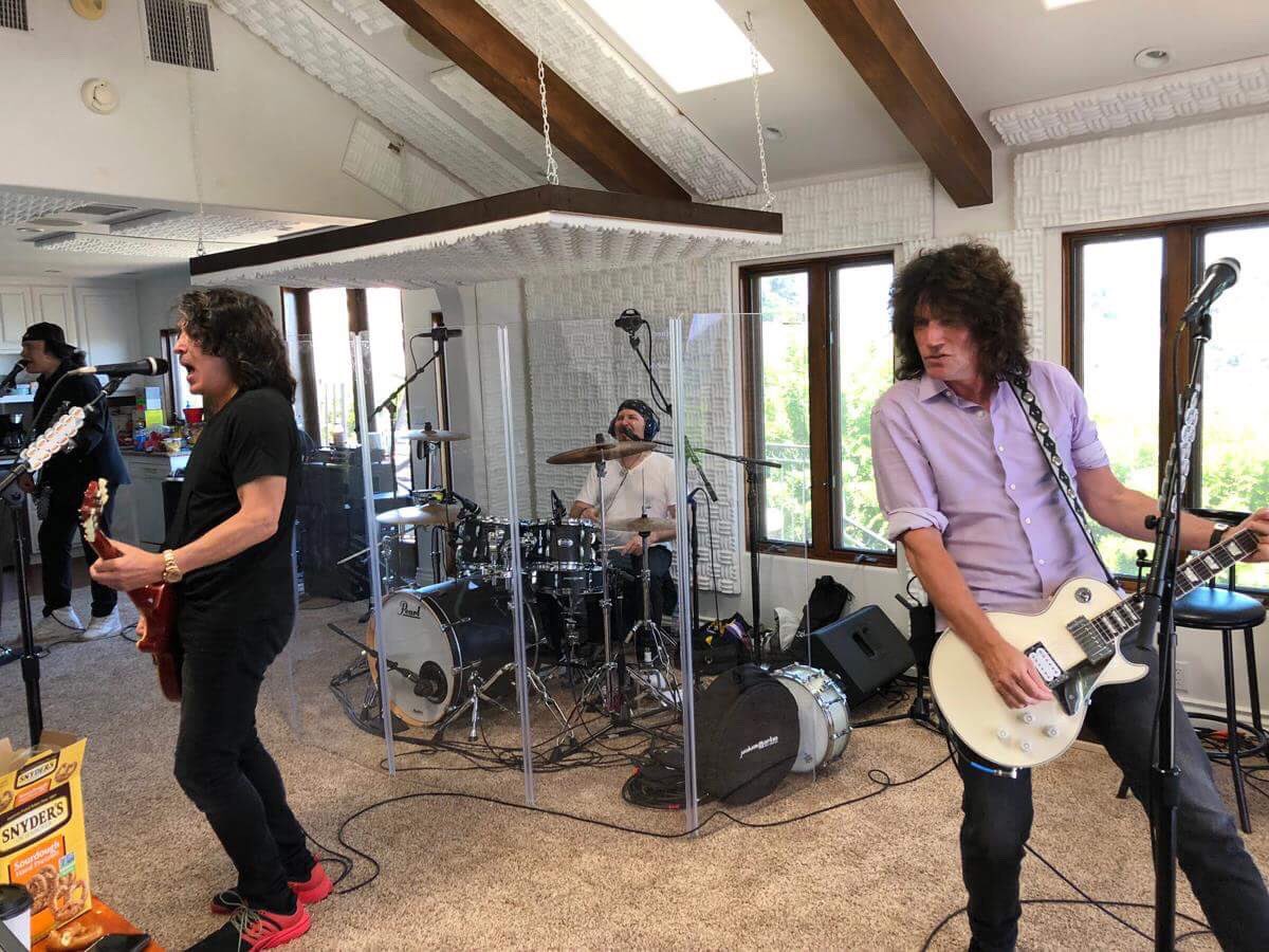 tommy_thayer's tweet photo. Day two https://t.co/9cVZG0n9tp