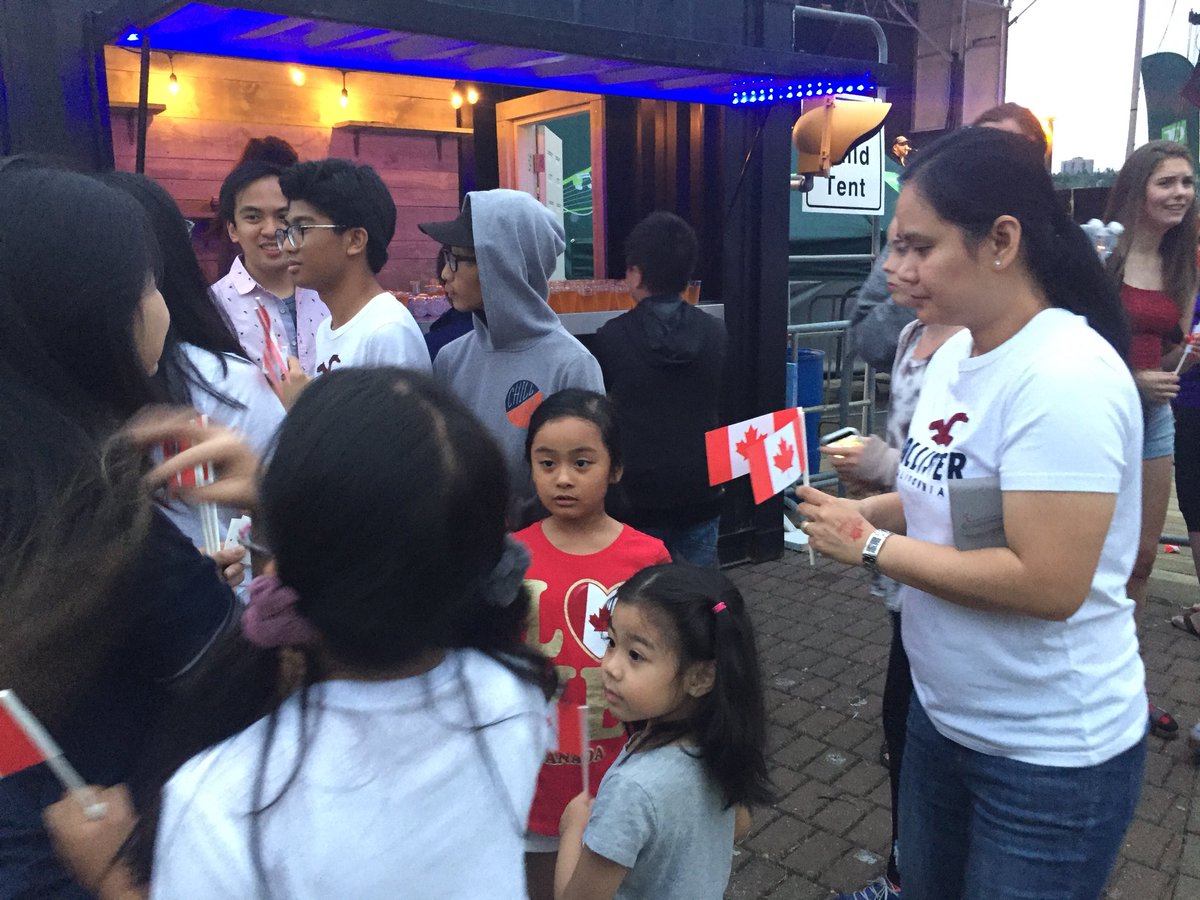 BedfordDays's tweet photo. #HappyCanadaDay @CdnHeritage awesome flags for all ages! https://t.co/l4eQaPQx1H