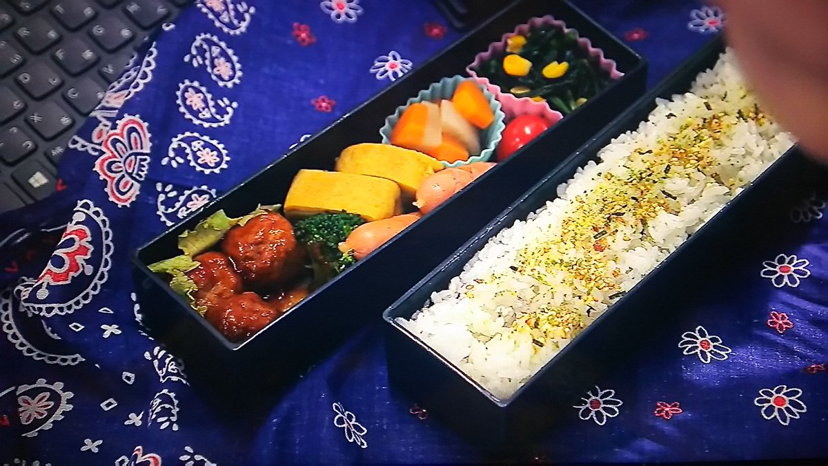 手作り弁当なんて重いに決まってるじゃないですか
