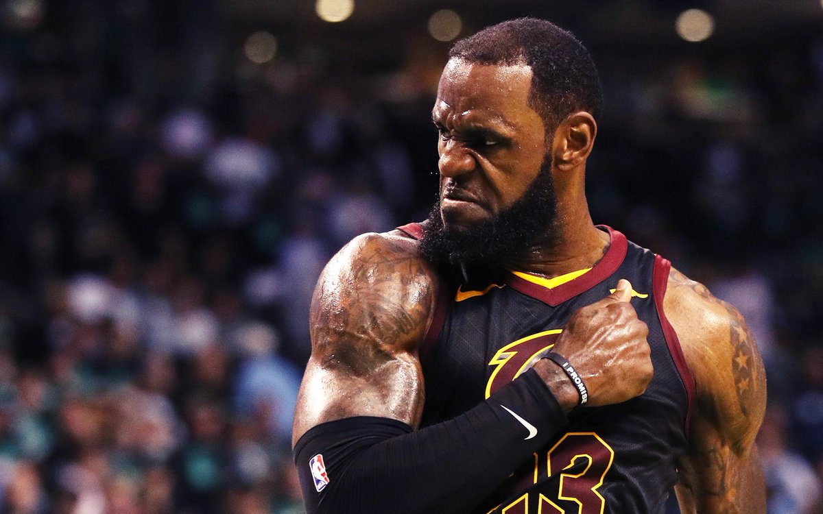 LeBron James assinou pelos Lakers.