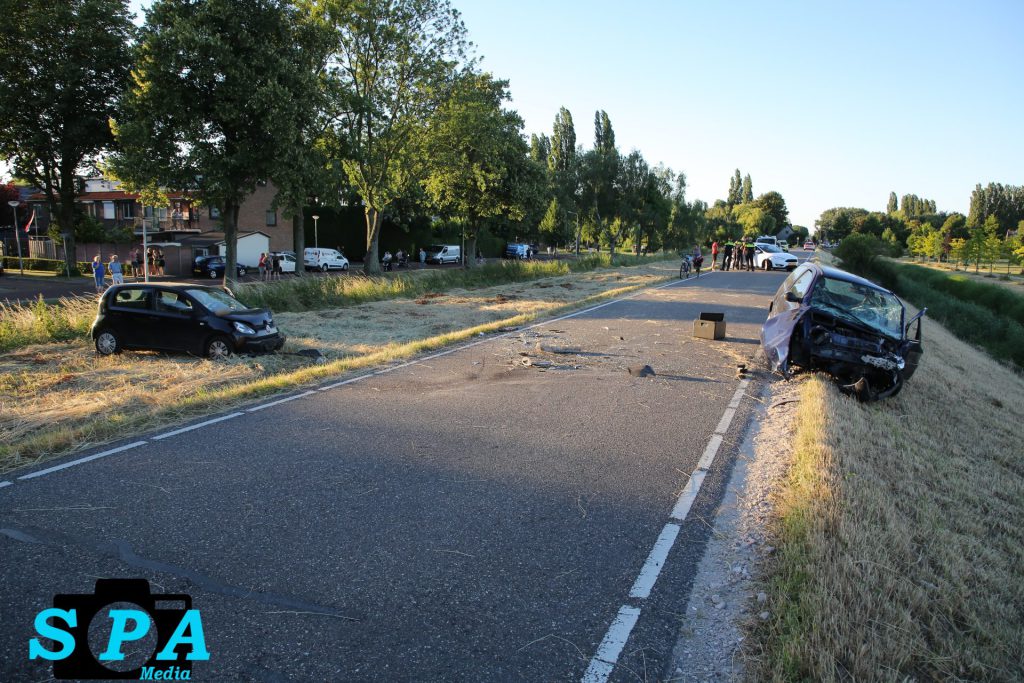 112Lansingerlnd's tweet image. VIDEO UPDATE: Twee gewonden bij frontale aanrijding op de Berkelseweg in Bergschenhoek - 112lansingerland.nu/2018/07/01/twe…