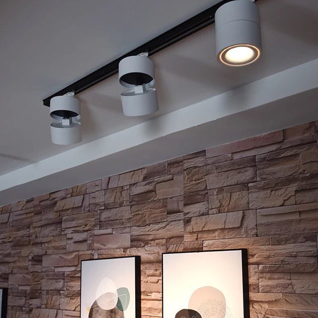 klmlighting's tweet image. Surface / track led cob downlight , van adjustable. #hotelled #shopled #schoollighting #downlights #surfaceled #surfacedownlight ift.tt/2MGVBPo