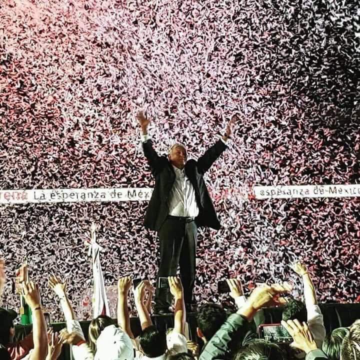 MIEF_WRATH's tweet photo. ¡Que esta noche llueva! Que la lluvia enjuague la historia y revitalice la memoria de cada hermano mexicano. Que esta noche caiga del cielo la esperanza que renace al amor, la hermandad y colectividad. Que esta noche la lluvia se mezcle con mis lágrimas de júbilo, alegría y dicha https://t.co/tBk08TuiS3