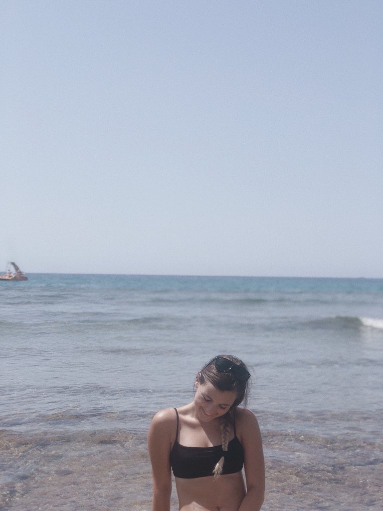 denisa_aron's tweet photo. “ how’s Spain? “ https://t.co/PprYa5HtqN