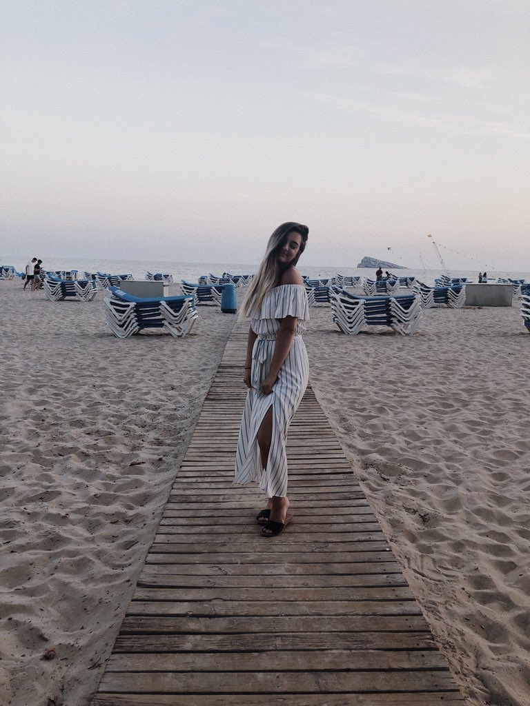 denisa_aron's tweet photo. “ how’s Spain? “ https://t.co/PprYa5HtqN