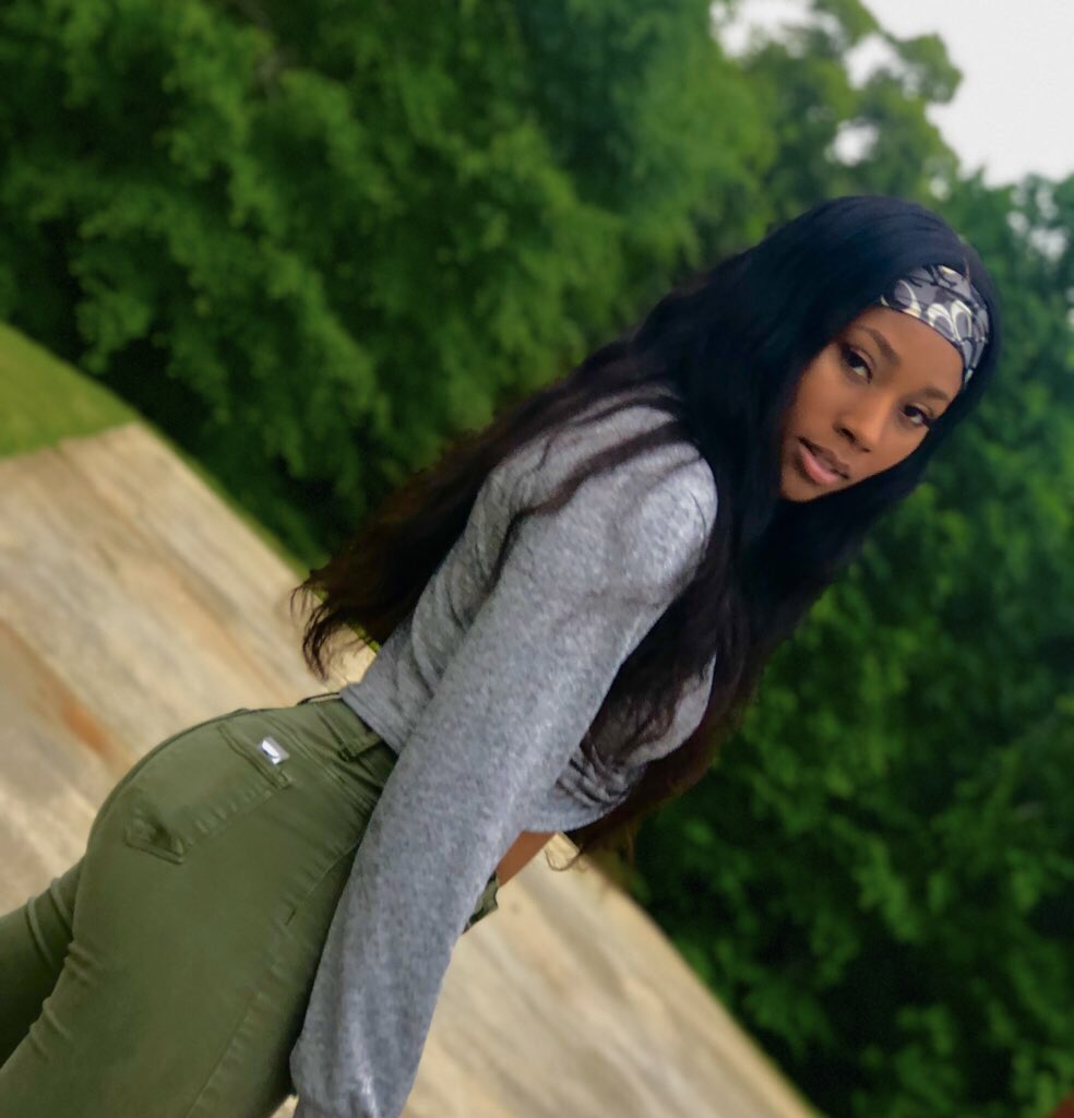 briannasimone's tweet photo. #WhosWhoAtVState
what's up I'm bre ! 🤪💕
🌸incoming freshman
🌸 atl baby
🌸LEO 🦁
🌸majoring in biology (pre-med track)
🌸#vstate22
🌸i'm very chill & boujee (i'm working on it😂) and goal-oriented
🌸 don't be afraid to say hi
🌸dm me, let's be friends https://t.co/fJXTyaHtyM