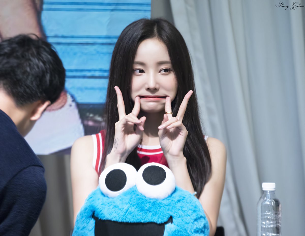 Sg_960801's tweet photo. 180701 모모랜드 목동 팬싸 연우 part.2

#모모랜드 #연우 #MOMOLAND #YEONWOO #이다빈 #빈다 #ヨンウ #BAAM #Fun_To_The_World @MMLD_Official https://t.co/lcqRI5GjKB