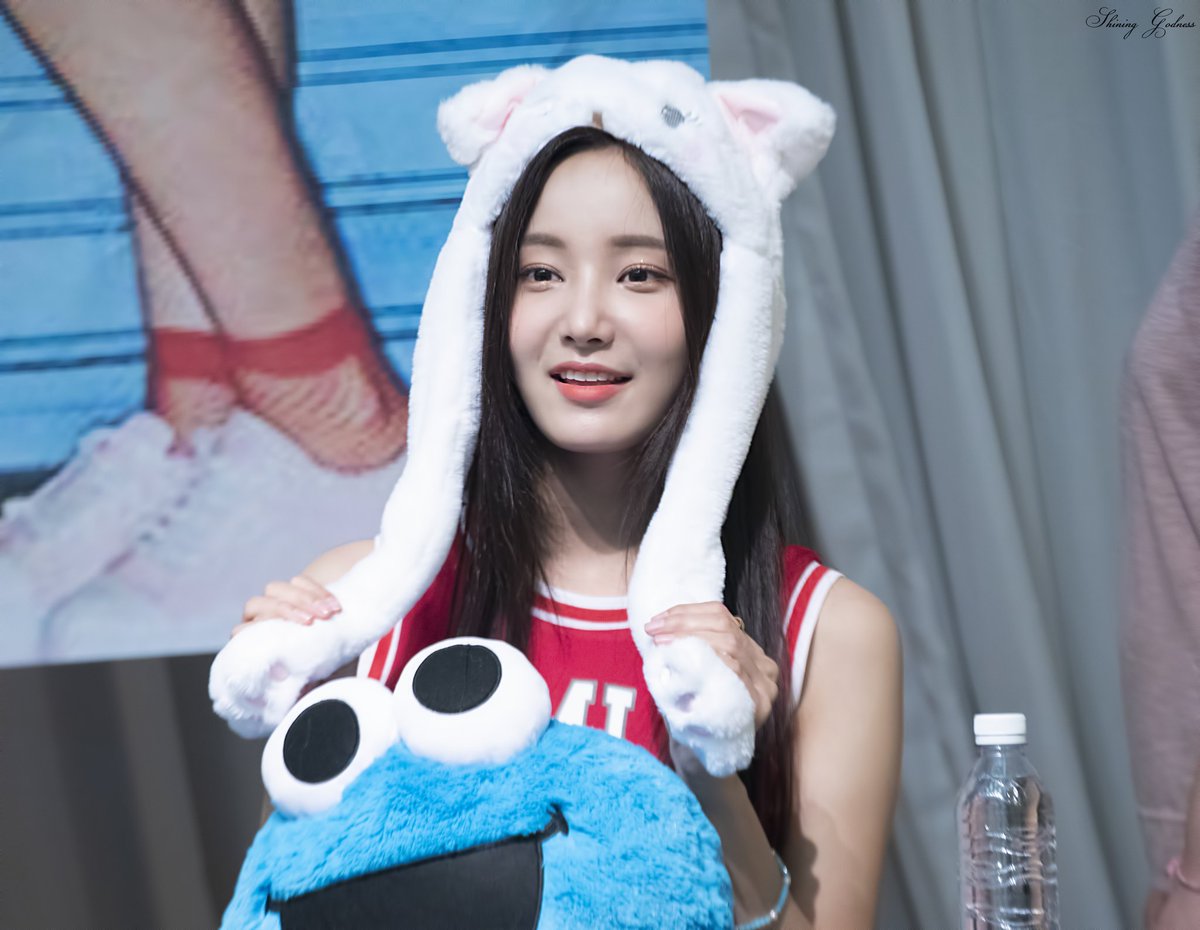 Sg_960801's tweet photo. 180701 모모랜드 목동 팬싸 연우 part.2

#모모랜드 #연우 #MOMOLAND #YEONWOO #이다빈 #빈다 #ヨンウ #BAAM #Fun_To_The_World @MMLD_Official https://t.co/lcqRI5GjKB