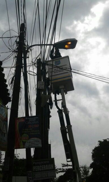 Perbaikan pju di jalan tanah baru pada 26 juni 2018 <a href="/pemkotdepok/">PEMERINTAH KOTA DEPOK | #AyoPakaiMasker</a> <a href="/IdrisAShomad/">Mohammad Idris</a>