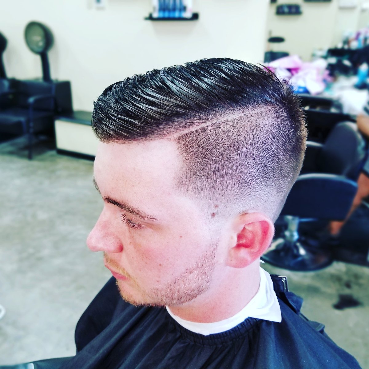 disco42111's tweet photo. ROYAL STUDIO 1220 ELLIOTT DR MIDDLETOWN OH 45044 FOR ONLINE APPOINTMENTS https://t.co/jeHUvqeqdb https://t.co/hx033g7bsV