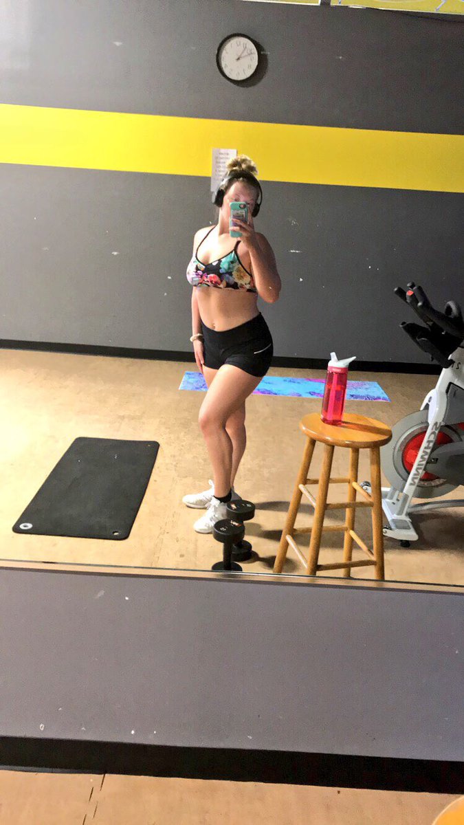 rachrixx's tweet image. come back and win like u ronda rousey 🤩 #progress #helloquads