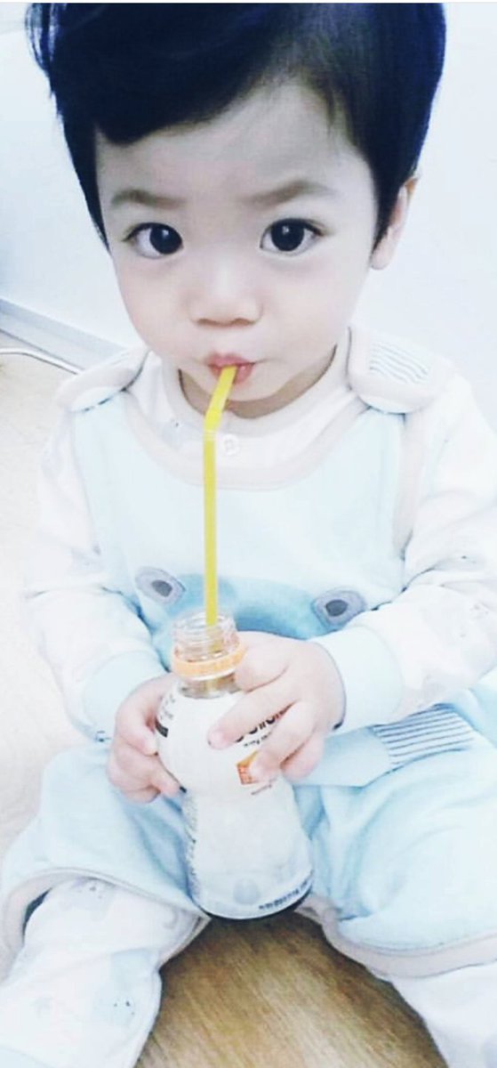 010718 | Good Night 💫

             Luego de un día lleno de energía, y escuchar la risa de mi pequeño mientras jugaba con Makki... Puedo decir que mi príncipe ya está listo para dormir.