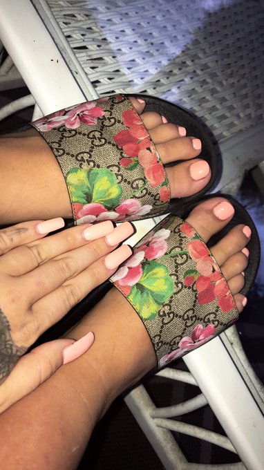 Watch Layla Love's leaked NSFW photo on TwXstars