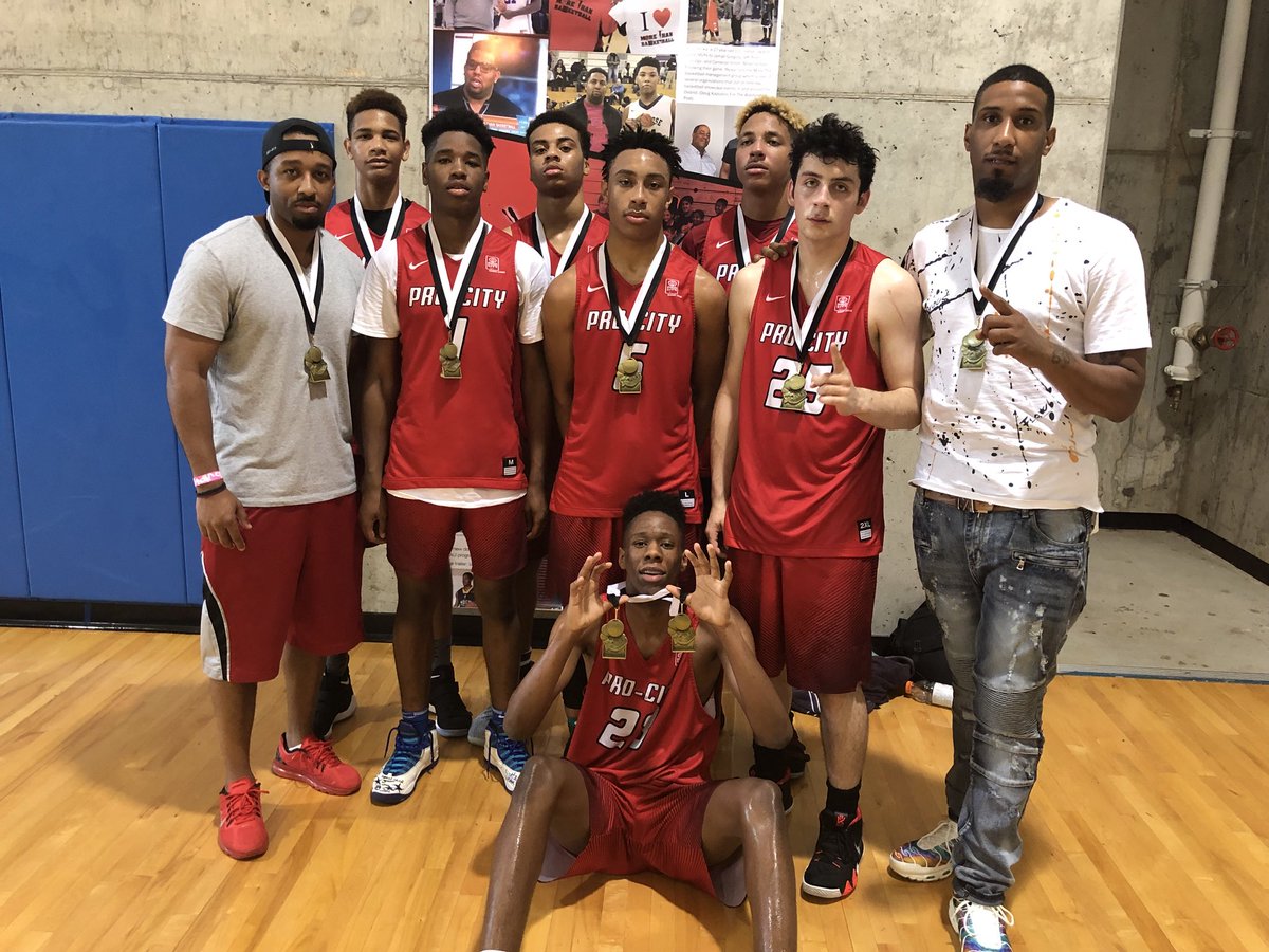 ELeagueDMV's tweet photo. WDC Bears
10th grade champs https://t.co/y0ILxdVeat