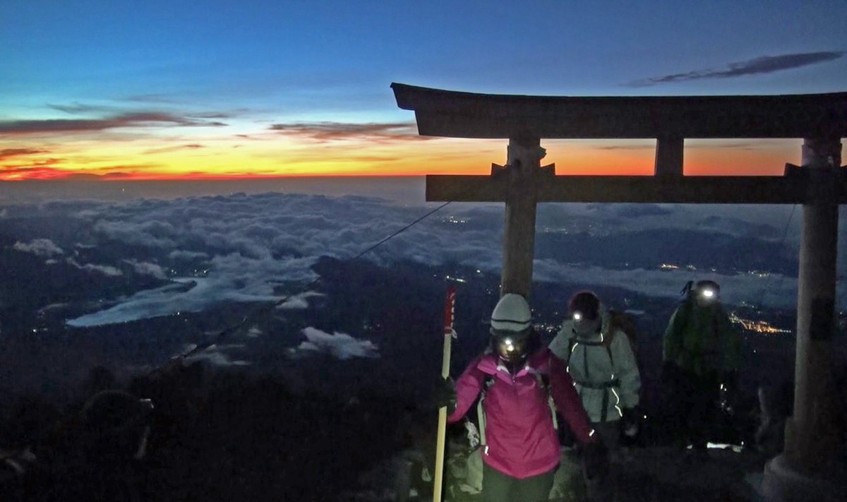 朝日新闻中文网 简 בטוויטר 富士山 富士山开山壮丽日出 万岁 声声 海拔3776米的富士山于1日 迎来开山 山梨县侧的吉田口登山道开通 清晨4点28分左右 可透过云间看到太阳之姿 当晴朗的天空被染成橘色之时 人们送上 万岁 之声 全文见https T Co Jsvdcdrrbq 朝日新闻中文网 简 בטוויטר 富士山 富士山开山壮丽日出 万岁 声声 海拔3776米的富士山于1日 迎来开山 山梨县侧的吉田口登山道开通 清晨4点28分左右 可透过云间看到太阳之姿 当晴朗的天空被染成橘色之时 人们送上 万岁 之声 全文见https T Co Jsvdcdrrbq