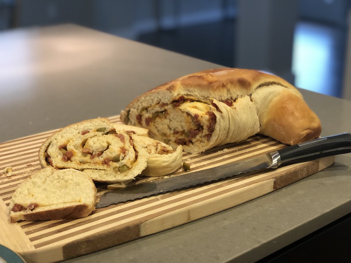 vrapolinario's tweet image. Second try making bread is an old family recipe called “Pão de linguiça” or Sausage Bread. Of course the sausage is a the Brazilian one. This one is a bit better than the first try... needed a bit more salt, but tastes delicious! #HomeCooking #HomeBread