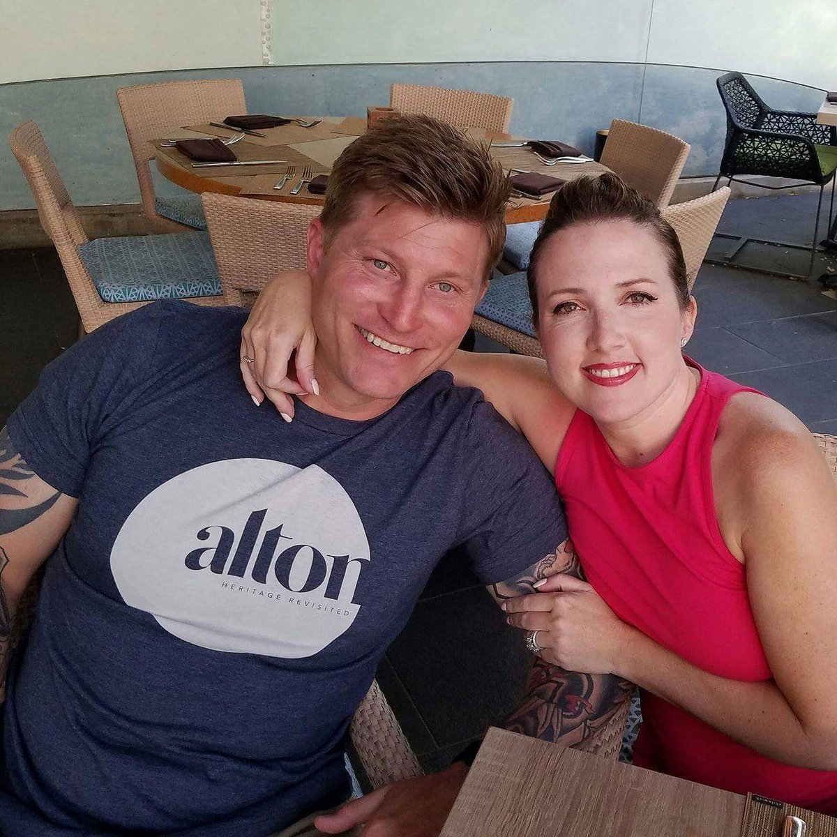 👉Challenge! I will be putting Color Street Nail strips on my husband's toes (Color Of Your Choice) to the fifth order of Buy 3 Get 1 Free that comes through my Nail Bar link below👇
mycolorstreet.com/15470/shop/cat…
🚶I will be streaming this manicure LIVE on fb with the Winners name😂🤣