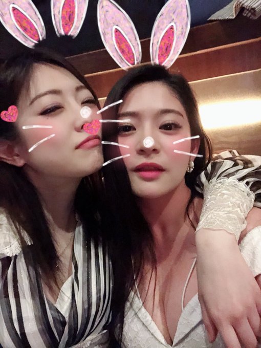 先日の酔っ払いめぐり♪ 酔っ払って羽田あい氏にまたがり&hellip;襲いかかるめぐり|///|･&omega;|///|  あか〜〜ん(  ⌯᷄︎ὢ⌯᷅︎  ) https://t.co/XeKTgkbkkU