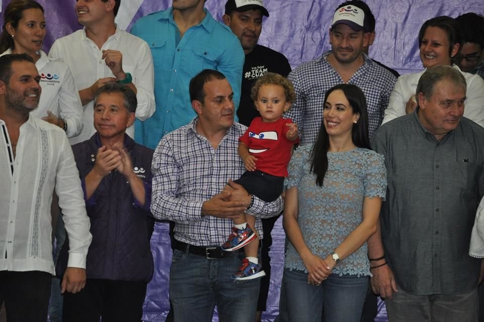 Morelos: <a href="/cuauhtemocb10/">Cuauhtémoc Blanco</a> candidato de @PesMorelosof y  'Juntos Haremos Historia', se proclamó ganador de la Gubernatura y prometió juicio a corruptos; acompaña <a href="/abdiespineda/">Abdíes Pineda Morín</a>