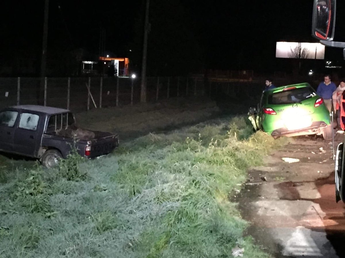 enlanoticiafm's tweet image. Castro: Colisión de camioneta con vehículo menor se registró en la ruta 5 Sector Piruquina dejando como resultado 3 personas lesionadas. #Enlanoticia