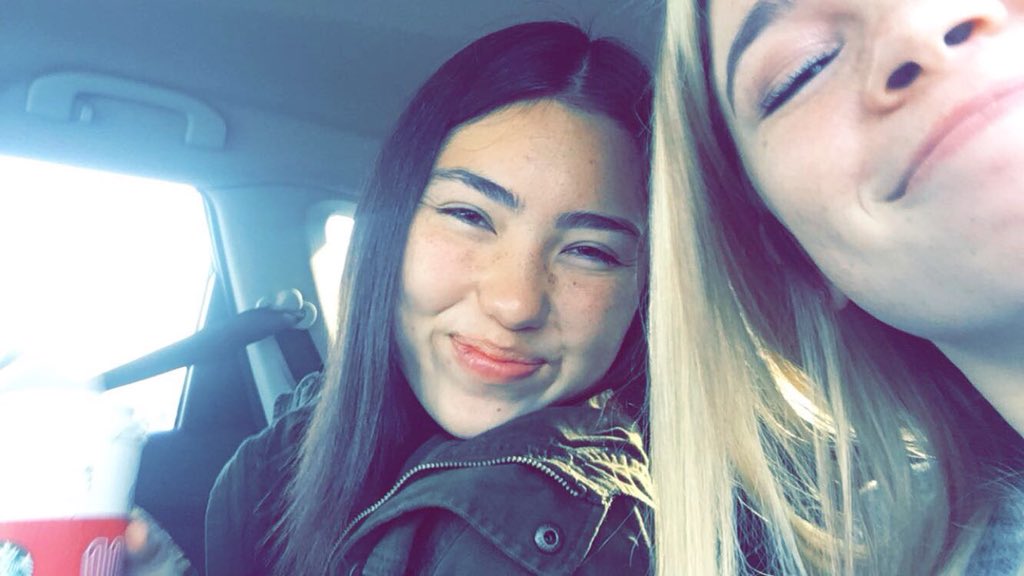 becausebecca_'s tweet photo. I miss my sissy 😭 @allysonalena https://t.co/TJS0edLii5