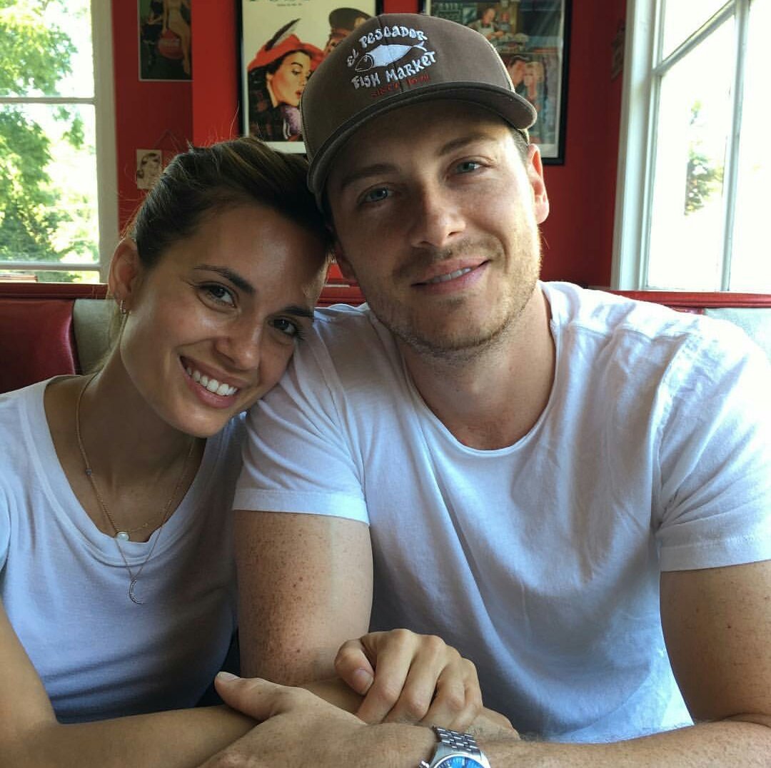 New photo with Torrey Devitto and Jesse Lee Soffer. 