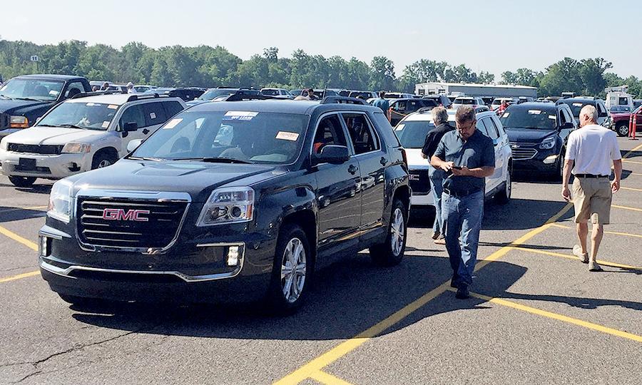 Automotive_News's tweet image. Auto auction giant Manheim eyes online services, other revenue streams dlvr.it/QZ96vC