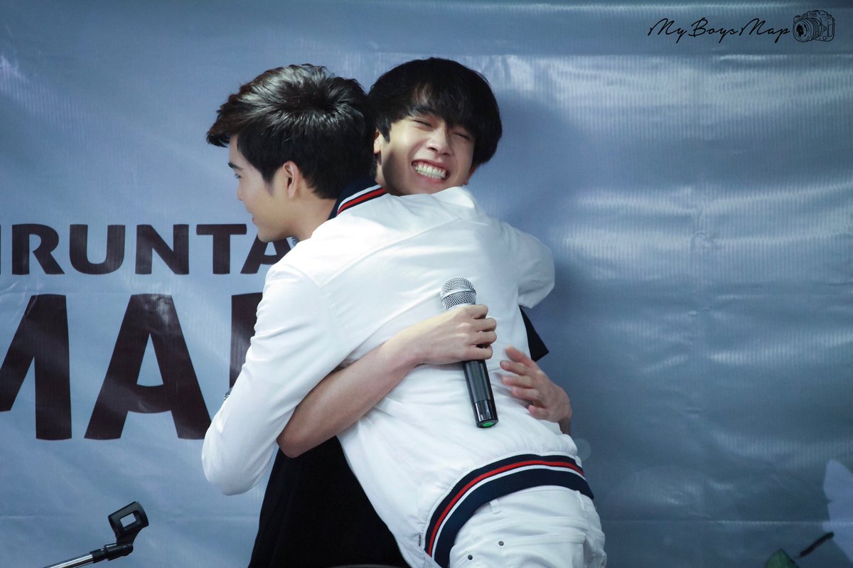 Myboys_MAP's tweet photo. น้องมาร์ค~ อาทิตย์นี้เราออกงานด้วยกันทุกงานเลยเนอะ พี่มิวซ์ดีใจมากเลย 😅 
#มาร์คมิวซ์ #มาร์คเป็นลูกชิ้น #แมวมิวซ์ #HugMarkBirthday1st #marnikaz #mmmmmmmuse #ConversationThailand #TuSexyBoy #ChulaCuteBoy @marnikaz @muse_np https://t.co/JA1vnXXnln