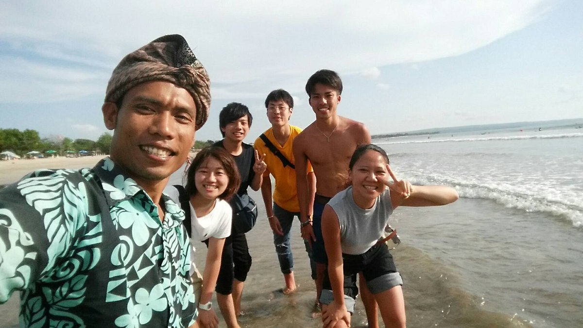 バリ島カーチャーター バリ島日本語ガイド Balitabiyotour ガイドさんも付いて 車チャーター代が１台１日 6000円です バリ島 バリガイド バリ島ガイド ガイド バリ島カーチャーター