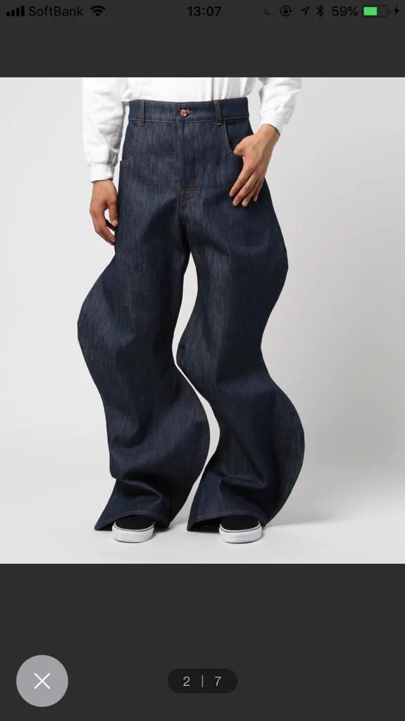 だばだばｗ『すごいよ!!マサルさん』の足の表現みたいなジーンズがあるｗｗｗ