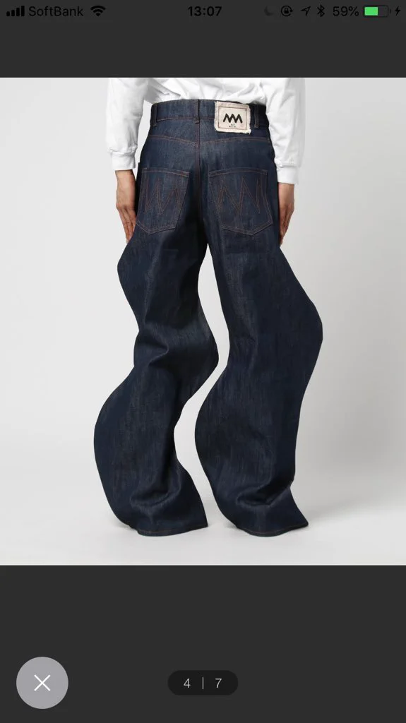 だばだばｗ『すごいよ!!マサルさん』の足の表現みたいなジーンズがあるｗｗｗ