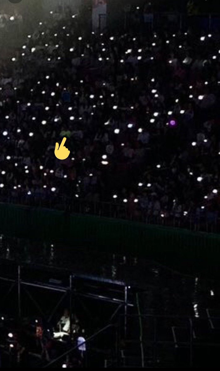 bbbbbieee's tweet photo. Wearing a glow green t-shirt to the concert is a bad decisions. Especially when u yourself are the idol of the group. Haha 😂😂
Dont he know that kpop fans has a amazing sharp eyes? 😂😂
#astro #jinwoo #moonbin #mj #svtConcert
Finally i can find him. https://t.co/2hbvcy9O74