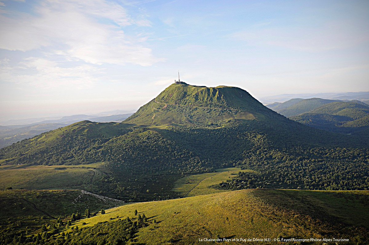 JOIE &amp; BONHEUR 😍
La chaîne des Puys et la faille de Limagne sont inscrites au patrimoine mondial de l'#UNESCO ! Félicitations ! 🎉 #Auvergne