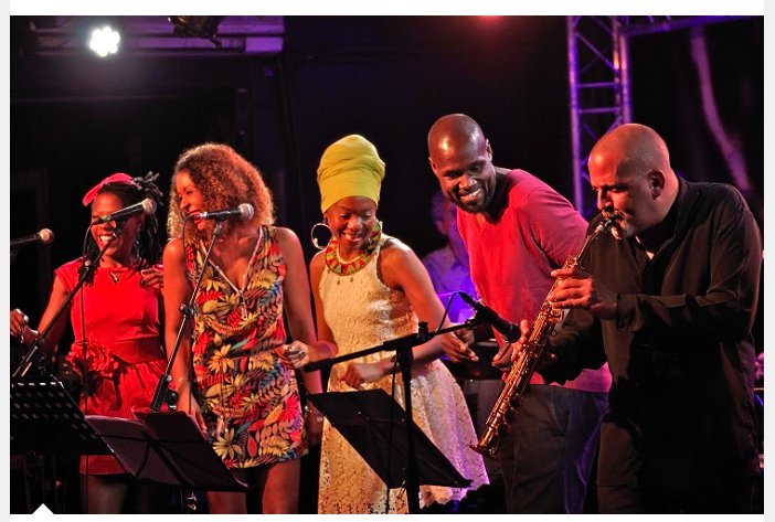 veevcom's tweet image. 🌄 Une envie d'évasion? la radio #Agora vous propose une playlist spéciale "musique d'ailleurs"où vous pouvez trouver des chansons de l'album #Dipenda de #FabriceDevienne pour vous rebooster en ce début de semaine
💿Podcast👇bit.ly/2IKmf7j
#VeevCom #AfroJazz #Congo🇨🇩