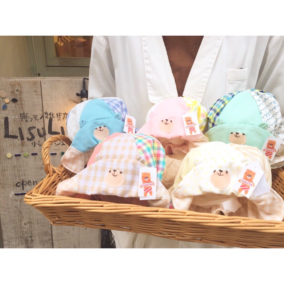lisu2_lisu's tweet photo. こんばんはっ🐻♡
#happybug さん入荷ラッシュです😉💕
品薄になっておりました
くまちゃん帽、再入荷しましたっ!!
夏の日差しからベビーたちを守りながら、
今だけの可愛さを
存分に楽しめる帽子です👒♡
今回は夏らしいチェック柄も♡♩
贈り物にもオススメですよ〜っ! https://t.co/exdRYkgbAO
