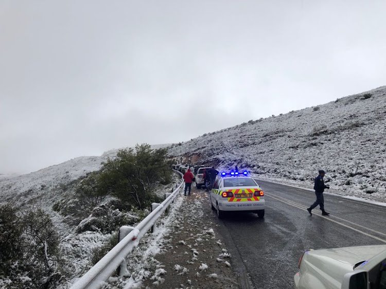 discoverctwc's tweet photo. If you're searching for snow today - only accessible with normal vehicles on the Swaarmoed road en-route to Matroosberg + Klondyke. Gydo and Theronsberg passes closed. 4x4 trail Matroosberg Reserve is closed for today. Merino Farm 4x4 trail is closed. Be safe. #snow #discoverctwc https://t.co/uwsK2IKpKs