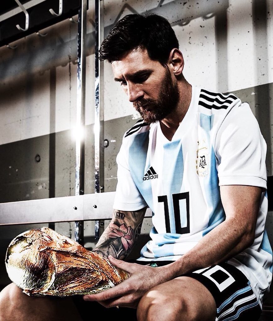 ArgantinaMessi's tweet photo. @TeamMessi I believe in it just remember we support you don’t give up please your are the king 🤴 https://t.co/PBFgS44QSZ