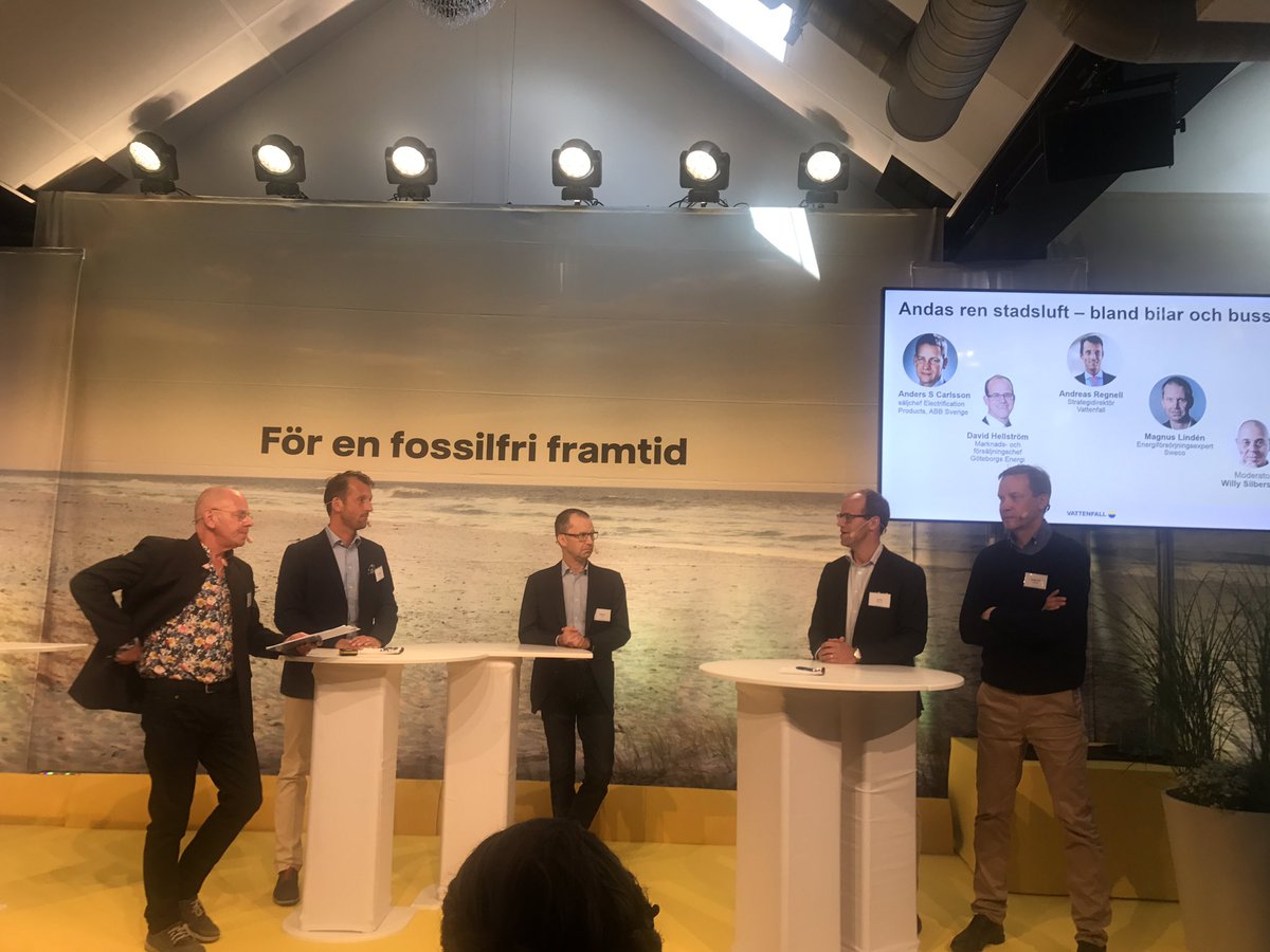 PiaBrantgardeL's tweet photo. "Vi är redo för en fossilfri framtid, det finns redan 400 snabbladdare i Sverige!" @ascarlsson, @ABBSverige 
#laddinfra, #emobility https://t.co/dsuFBWHSDQ
